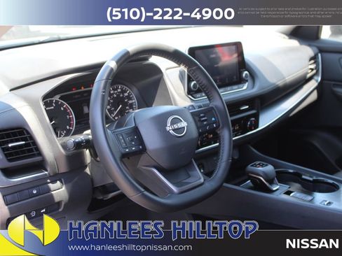Used 2025 Nissan Rogue SV FWD image 12