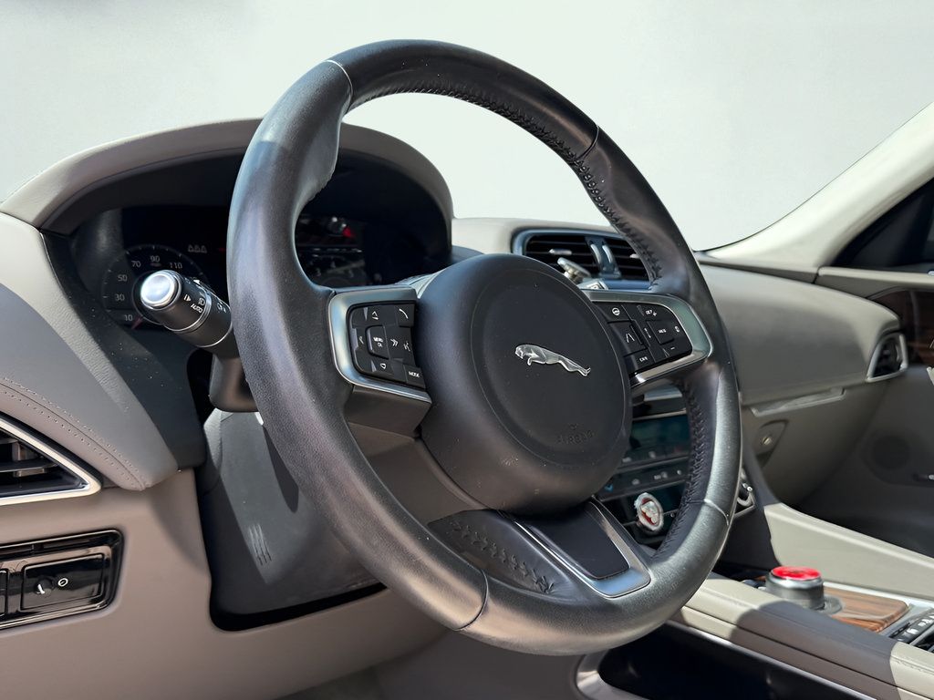 Used 2019 Jaguar F-PACE Portfolio AWD/4WD image 36