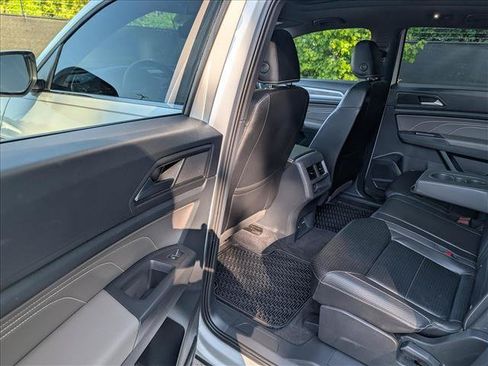 Certified 2023 Volkswagen Atlas Cross Sport SE w/ Panoramic Sunroof Package FWD image 23