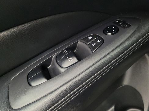 Used 2017 Nissan Pathfinder Platinum FWD image 27