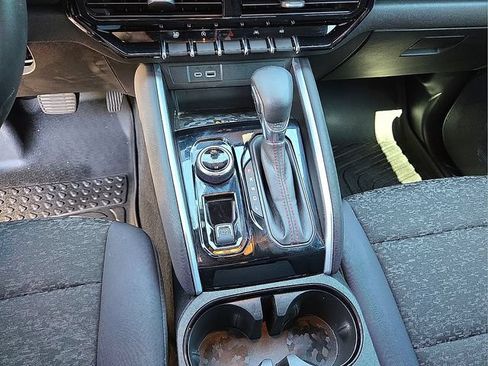 Used 2025 Chevrolet Colorado Z71 w/ Technology Package AWD/4WD image 25