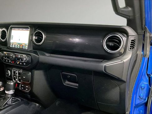 Used 2022 Jeep Wrangler Unlimited Sahara image 25