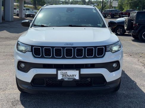 Used 2024 Jeep Compass Latitude AWD/4WD image 11