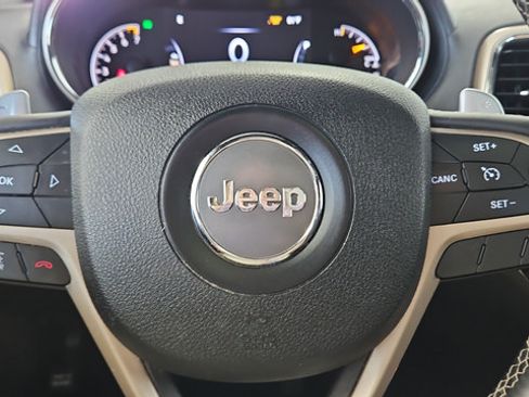 Used 2016 Jeep Grand Cherokee Overland AWD/4WD image 16