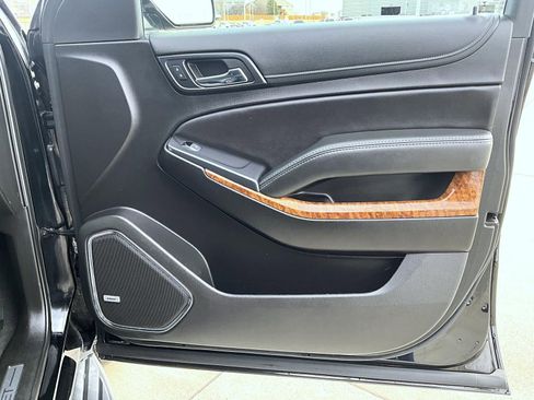 Used 2019 Chevrolet Suburban Premier image 17