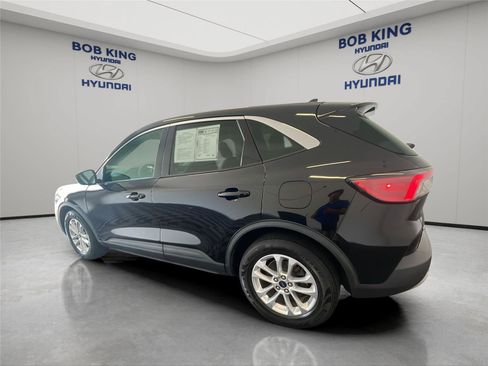 Used 2021 Ford Escape SE FWD image 3