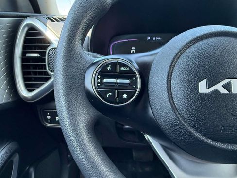 Used 2025 Kia Soul LX w/ LX Technology Package FWD image 17
