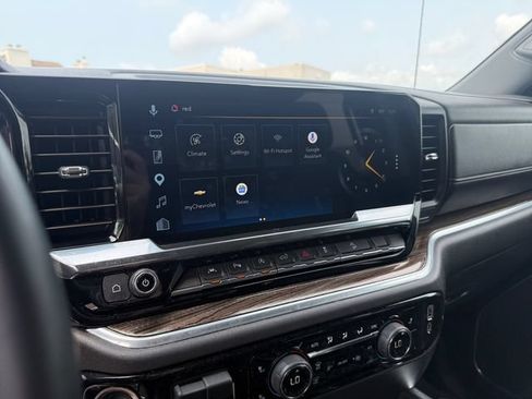 Used 2026 Chevrolet Silverado 1500 LT Trail Boss w/ LT Trail Boss Premium Package AWD/4WD image 27