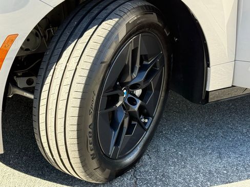 Used 2026 BMW iX xDrive60 image 19