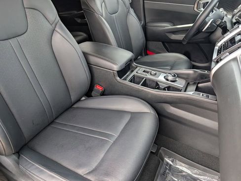 Certified 2023 Kia Sorento EX image 24