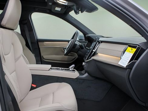 Certified 2026 Volvo XC90 B6 Plus w/ Protection Package Premier AWD/4WD image 24