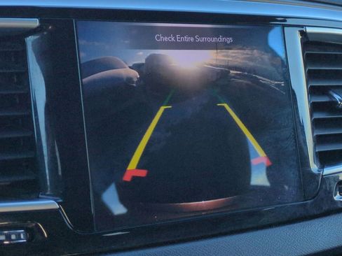 Used 2018 Chrysler Pacifica Touring-L Plus image 32