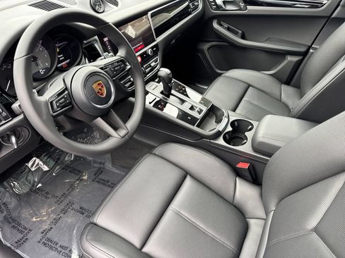 Certified 2026 Porsche Macan S AWD/4WD image 4