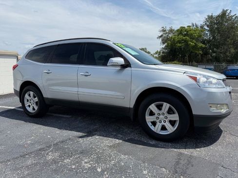 Used 2012 Chevrolet Traverse LT FWD image 4