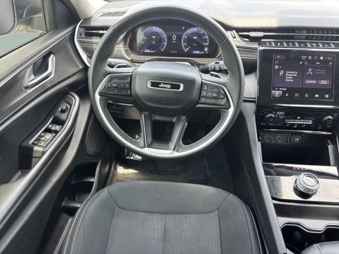Used 2023 Jeep Grand Cherokee Laredo RWD image 17