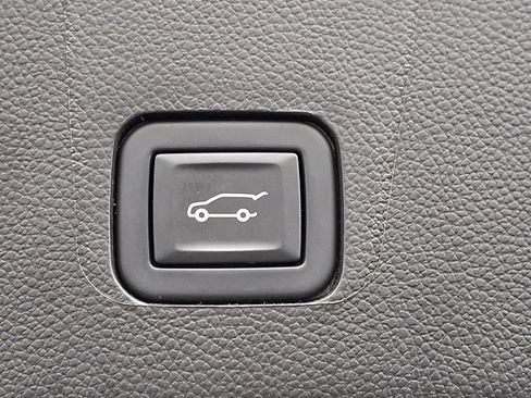 Certified 2023 Chevrolet Traverse LT image 31