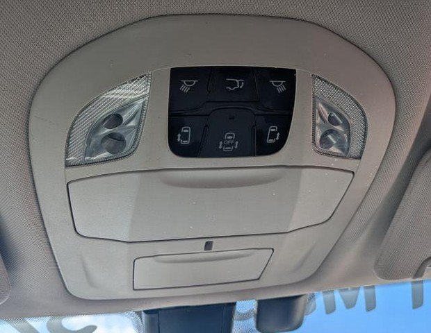 Used 2018 Chrysler Pacifica Touring-L FWD image 12