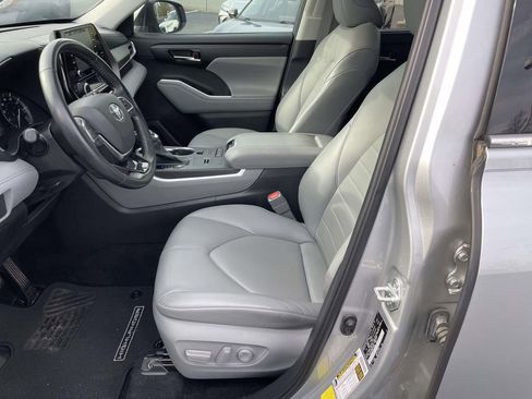 Used 2021 Toyota Highlander XLE image 29
