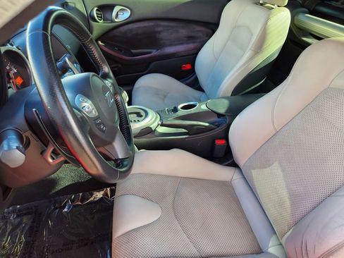 Used 2009 Nissan 370Z Touring w/ Sport Pkg image 6