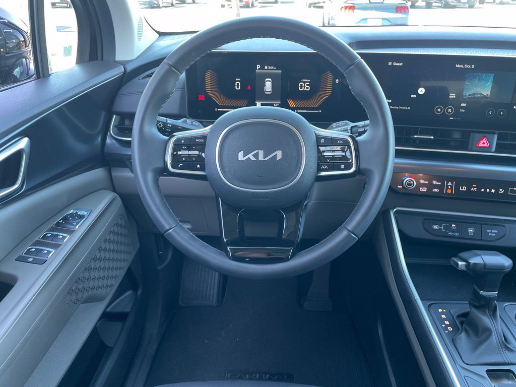 Used 2026 Kia Carnival FWD image 12