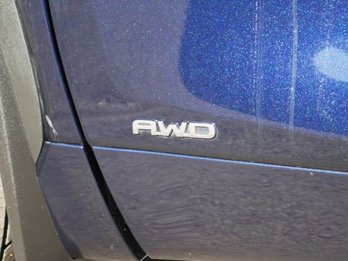 Used 2020 Toyota Highlander XLE image 19