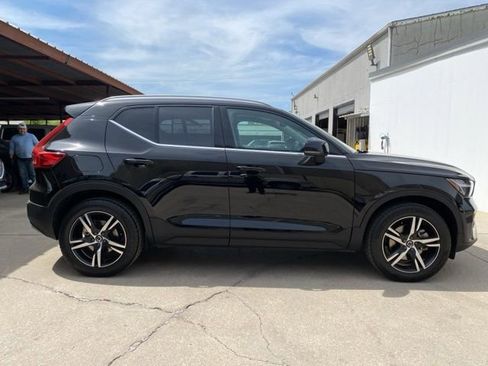 Used 2025 Volvo XC40 B5 Core image 6