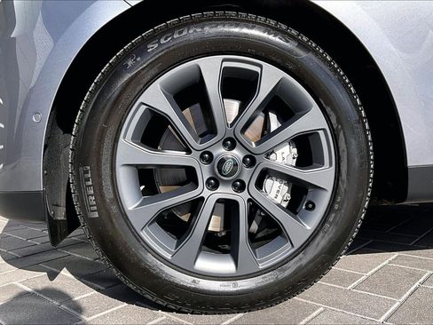 Used 2025 Land Rover Range Rover Sport image 9