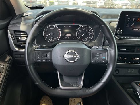 Used 2025 Nissan Rogue SV FWD image 27