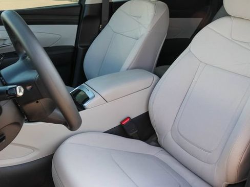 Certified 2026 Hyundai Tucson SE FWD image 11