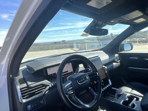 Used 2024 GMC Acadia Elevation image 10