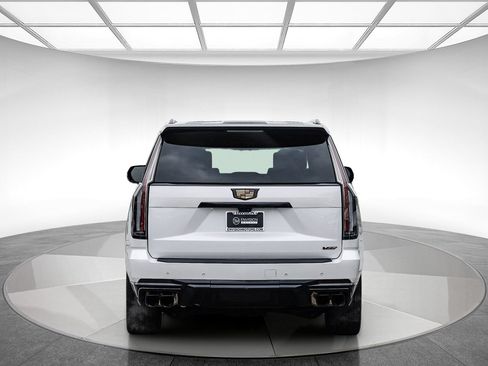 Used 2025 Cadillac Escalade ESV V AWD/4WD image 4