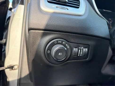 Used 2018 Jeep Compass Latitude w/ Popular Equipment Group AWD/4WD image 22