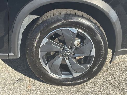 Used 2025 Nissan Rogue SV image 32