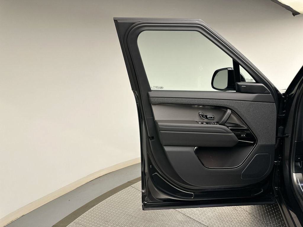 New 2027 Land Rover Range Rover Sport Dynamic SE AWD/4WD image 9
