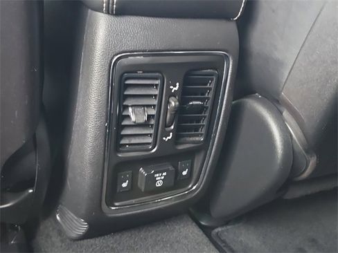 Used 2012 Jeep Grand Cherokee Overland image 31