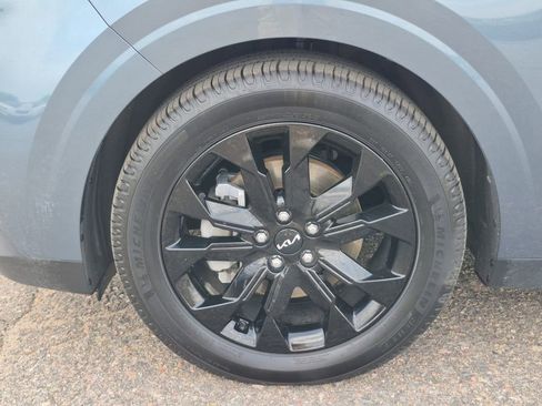 Certified 2023 Kia Carnival SX image 19