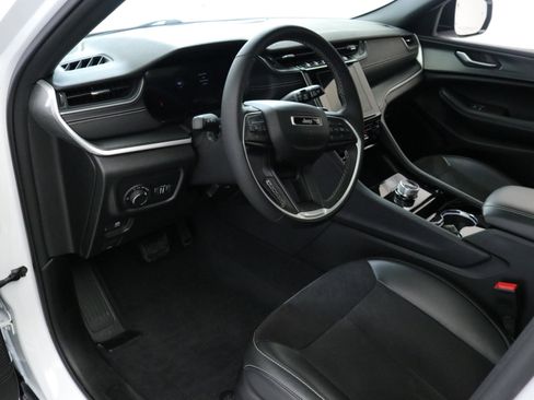 Used 2023 Jeep Grand Cherokee Altitude image 21