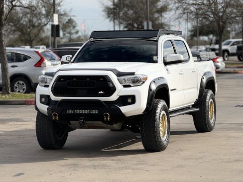 Used 2019 Toyota Tacoma TRD Off-Road w/ Technology Package image 5