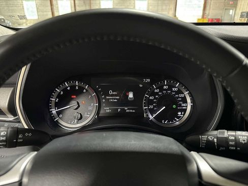 Used 2025 Toyota Highlander XLE AWD/4WD image 34