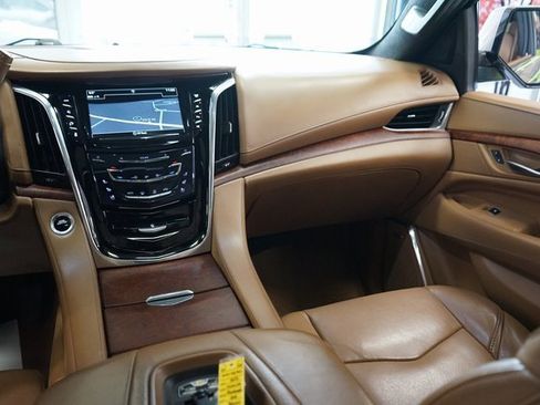 Used 2017 Cadillac Escalade Platinum image 15