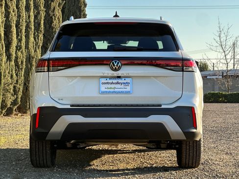 New 2026 Volkswagen Tiguan SE FWD image 5