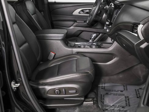 Used 2023 Chevrolet Traverse LT FWD image 46