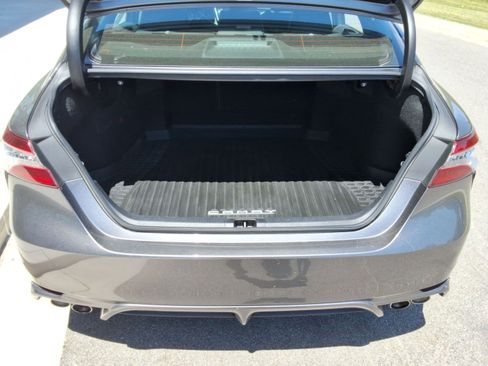 Used 2020 Toyota Camry XSE FWD image 32