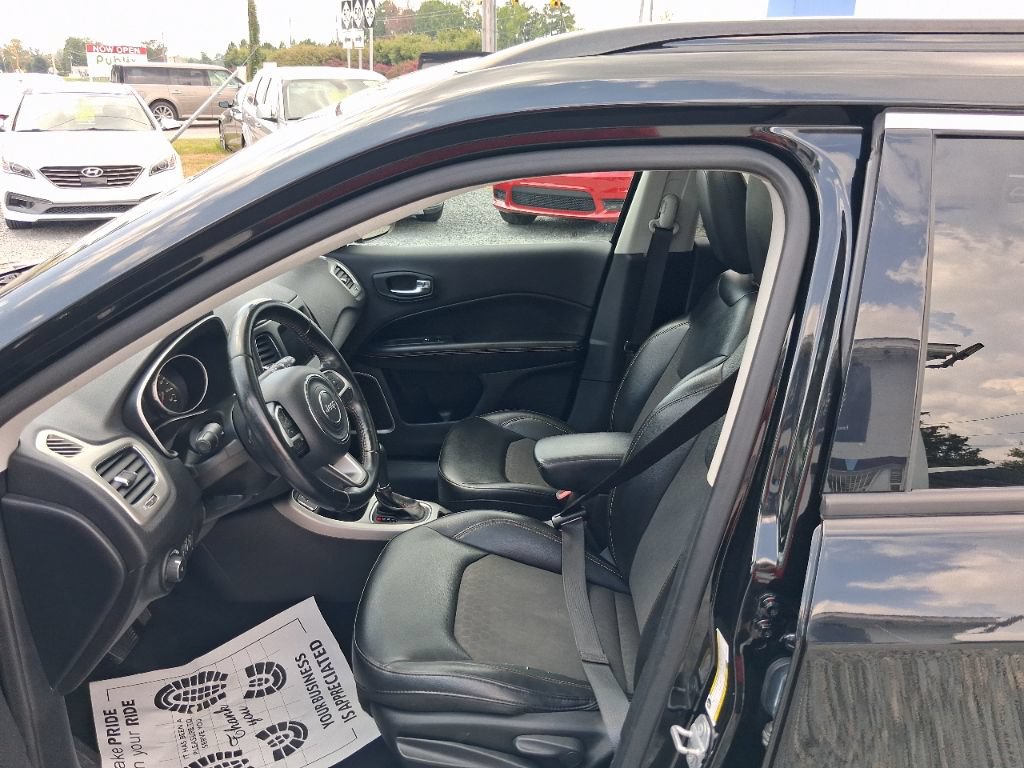 Used 2020 Jeep Compass Latitude w/ Popular Equipment Group FWD image 4