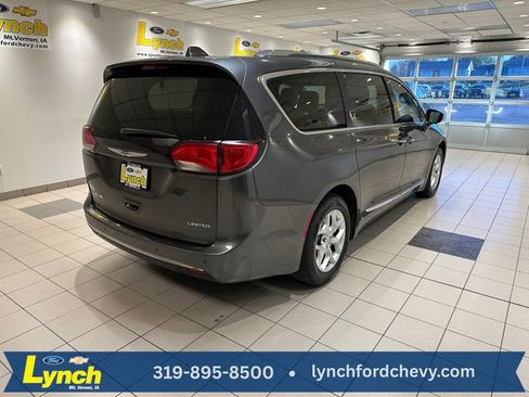Used 2020 Chrysler Pacifica Limited FWD image 29