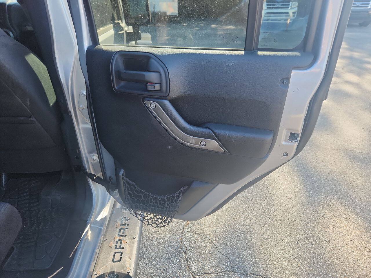 Used 2015 Jeep Wrangler Unlimited Sport w/ Quick Order Package 24S AWD/4WD image 19