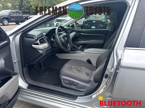Used 2018 Toyota Camry LE FWD image 7