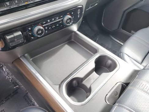 Certified 2025 Chevrolet Silverado 2500 High Country w/ Technology Package AWD/4WD image 17