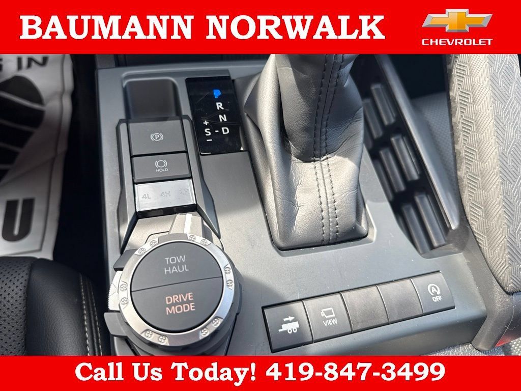 Used 2025 Toyota Tacoma Limited AWD/4WD image 36