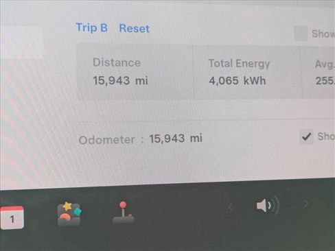 Used 2023 Tesla Model Y Long Range image 11